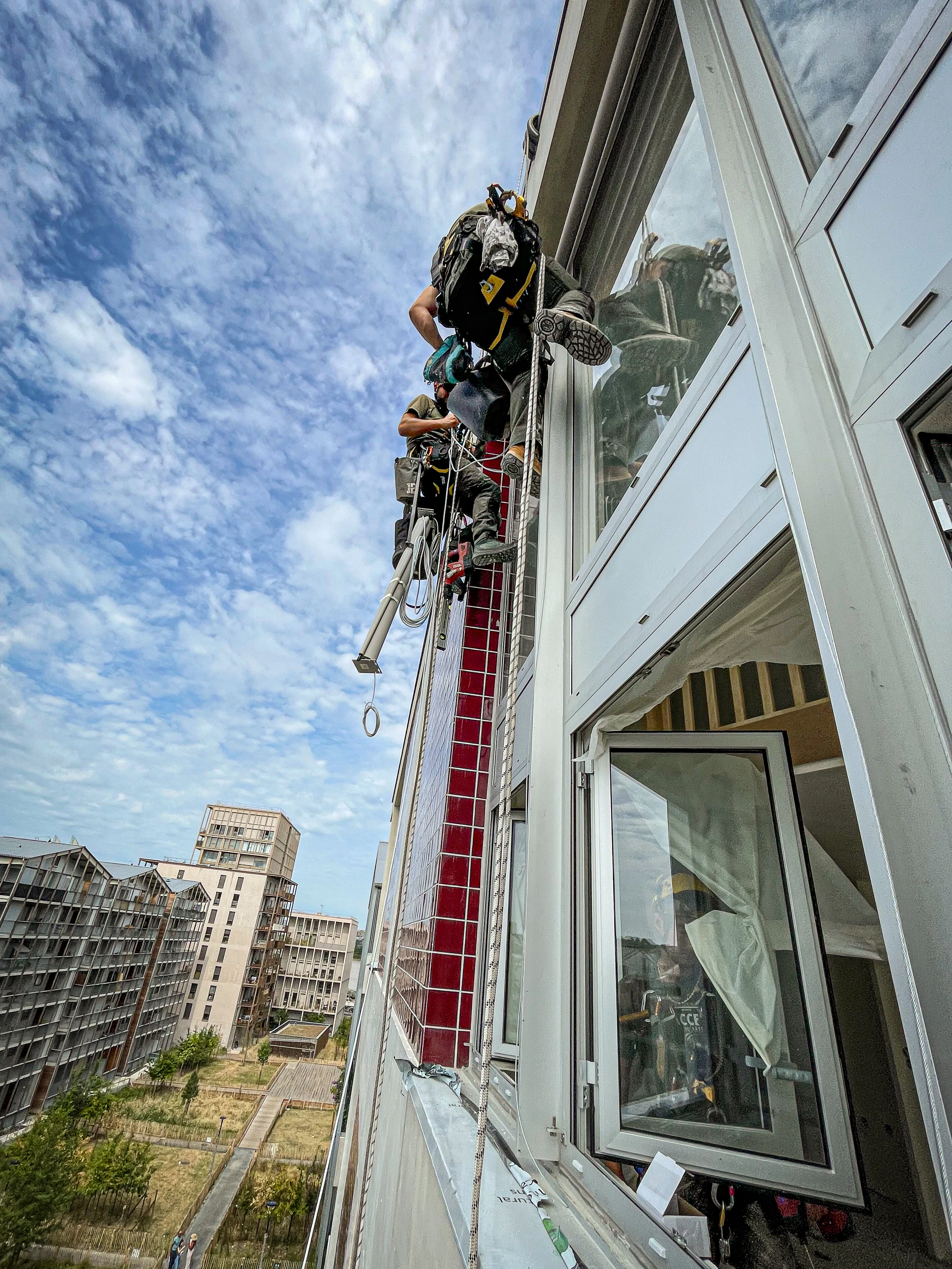 Intervention de cordistes MS Access pour finitions sous contrôle chez SOLUTEC à Bordeaux (bâtiment) – 3